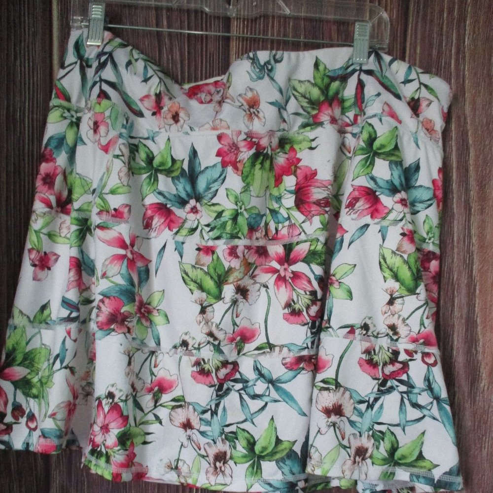 Ideology size 2x White w floral skort EUC lots of life left in it